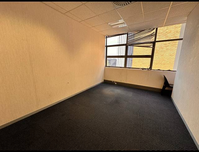 1,207M² OFFICE TO LET IN ROSEBANK